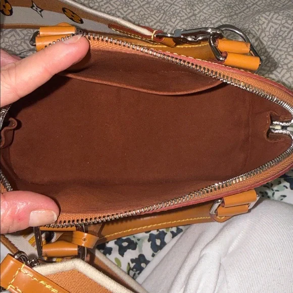 Louis Vuitton Alma BB Epi Leather - Picture 7 of 11